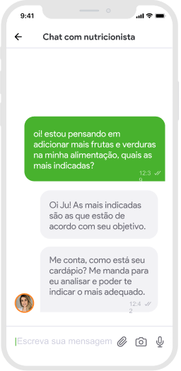 cliente do Clude conversando em um chat online com um nutricionista e falando sobre a sua dieta